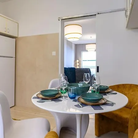 Luxury 2 Bed Urban Oasis In The Heart Of Apartment